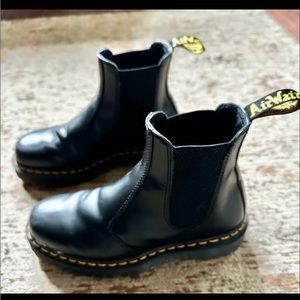 Dr. Martens 2976 Bex Smooth Leather Chelsea Boots